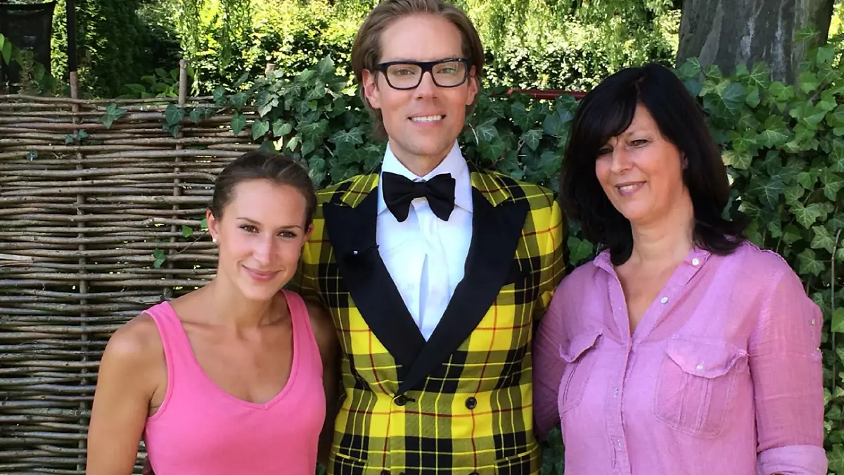 Jens Hilbert mit Lisa (l.) und Andrea Meyer von Glücksmomente e.V.