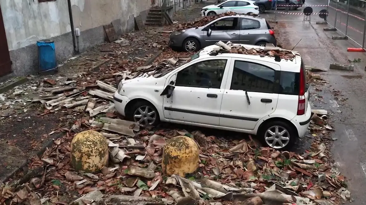 Straßen stehen in Urlaubsregion unter Wasser Extreme Unwetter am Gardasee