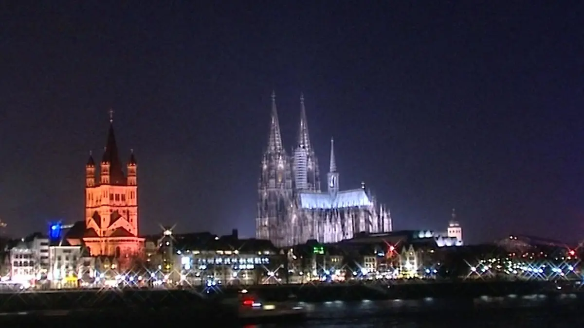 Kölner Dom von unten Geschichte aus 2.000 Jahren