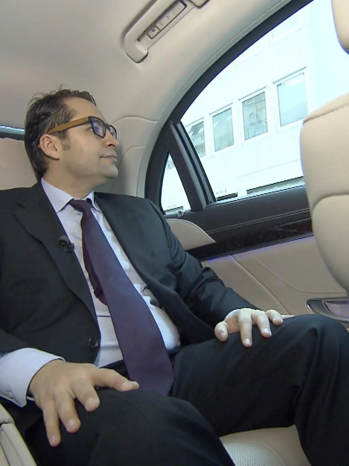 Dr. med. Mehmet Akbas beim Finale in der Limousine.