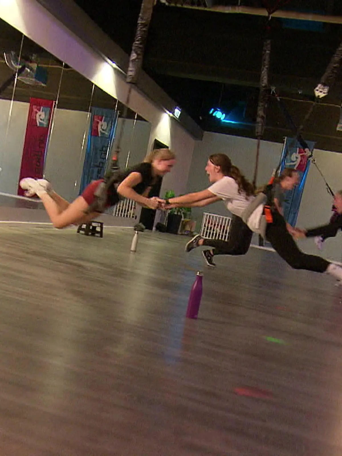 Bild zu: "Bungee Fitness im Trend"