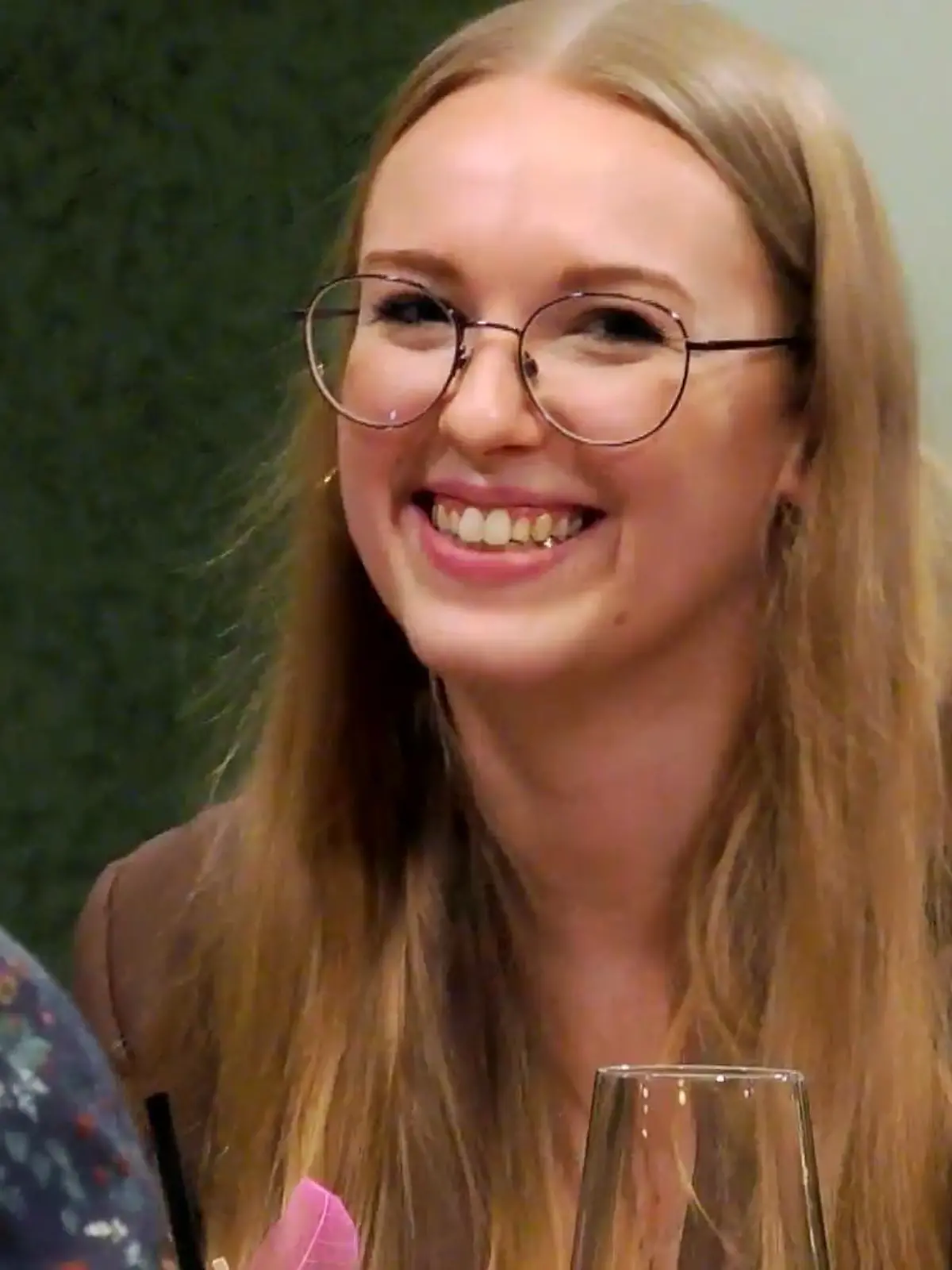 Bild zu: "Jonas findet Sophie umwerfend"