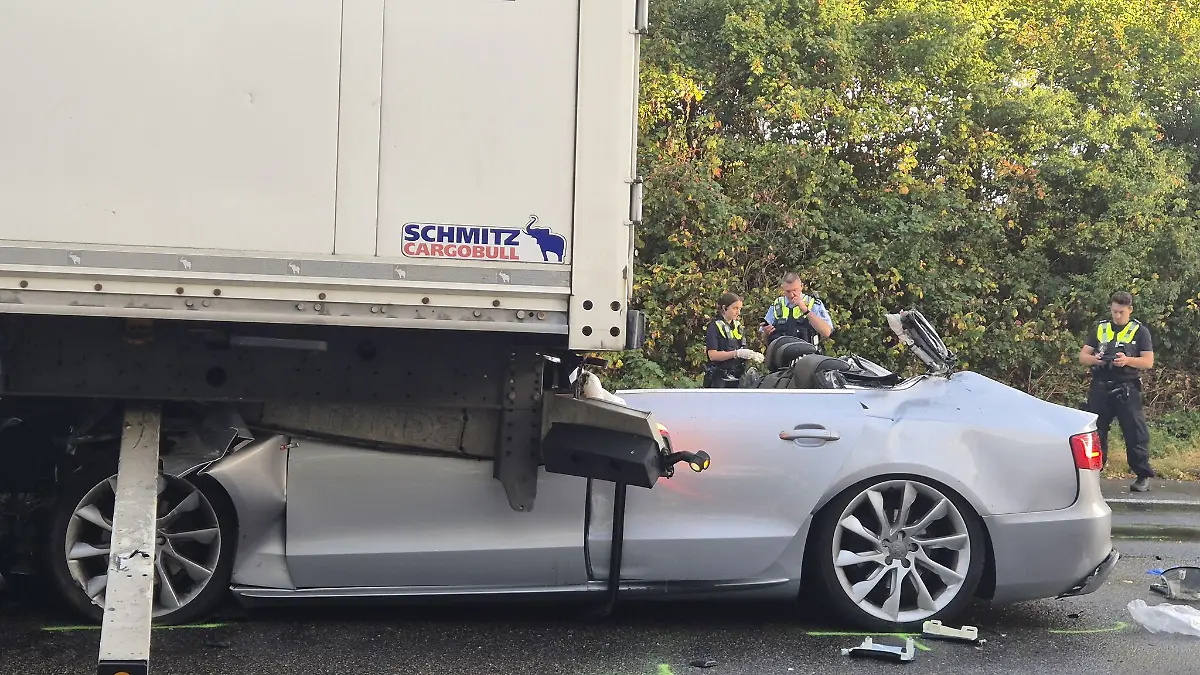 Die Bergung gestaltete sich nach Angaben der Feuerwehr sehr aufwendig.
