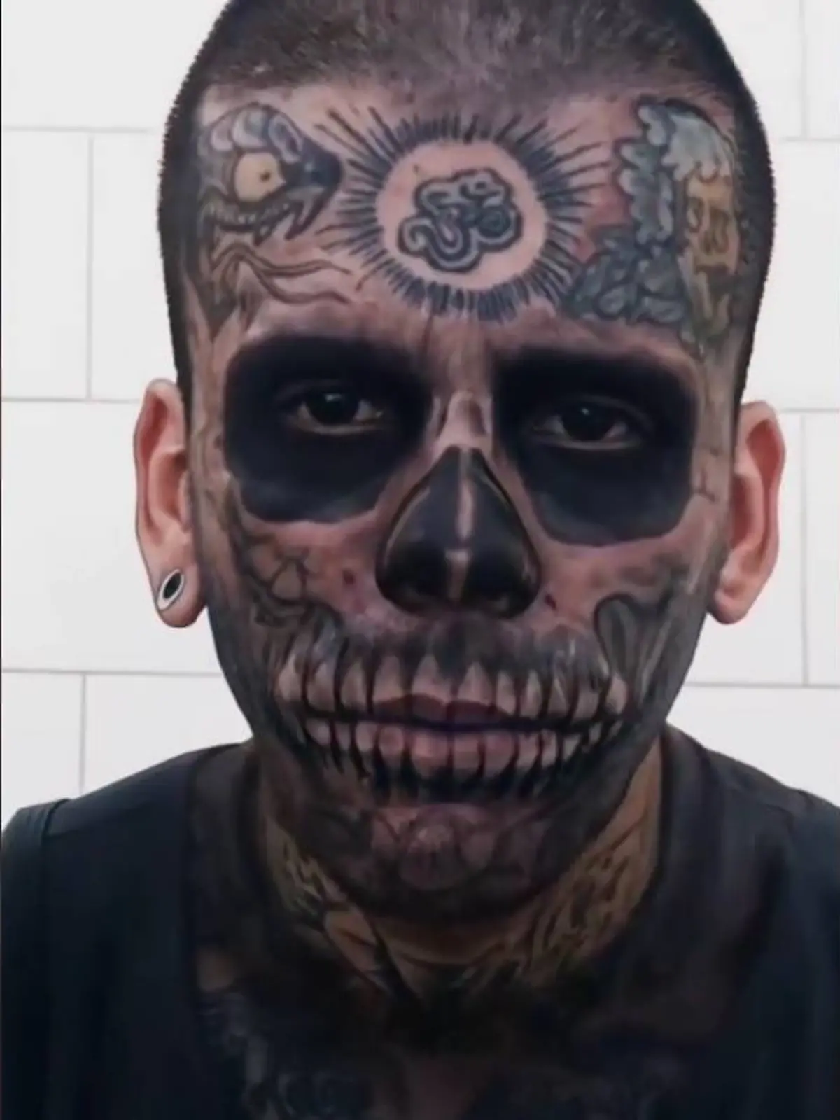 Leandro de Souza war bis zum Haaransatz volltätowiert.