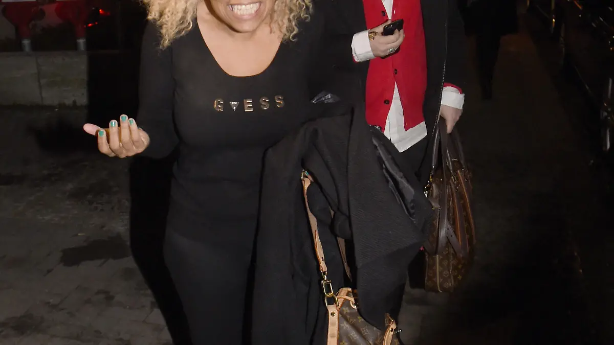 Die Reality-TV-Darstellerin Patricia Blanco posiert mit Justus Toussis am 05.02.2015 in Berlin in der Nähe der UFA Opening Gala im Hotel "Das Stue" im Rahmen der 65. Internationalen Filmfestspiele. Die Berlinale findet vom 05. - 15.02.2015 statt. Foto: Felix Hörhager/dpa