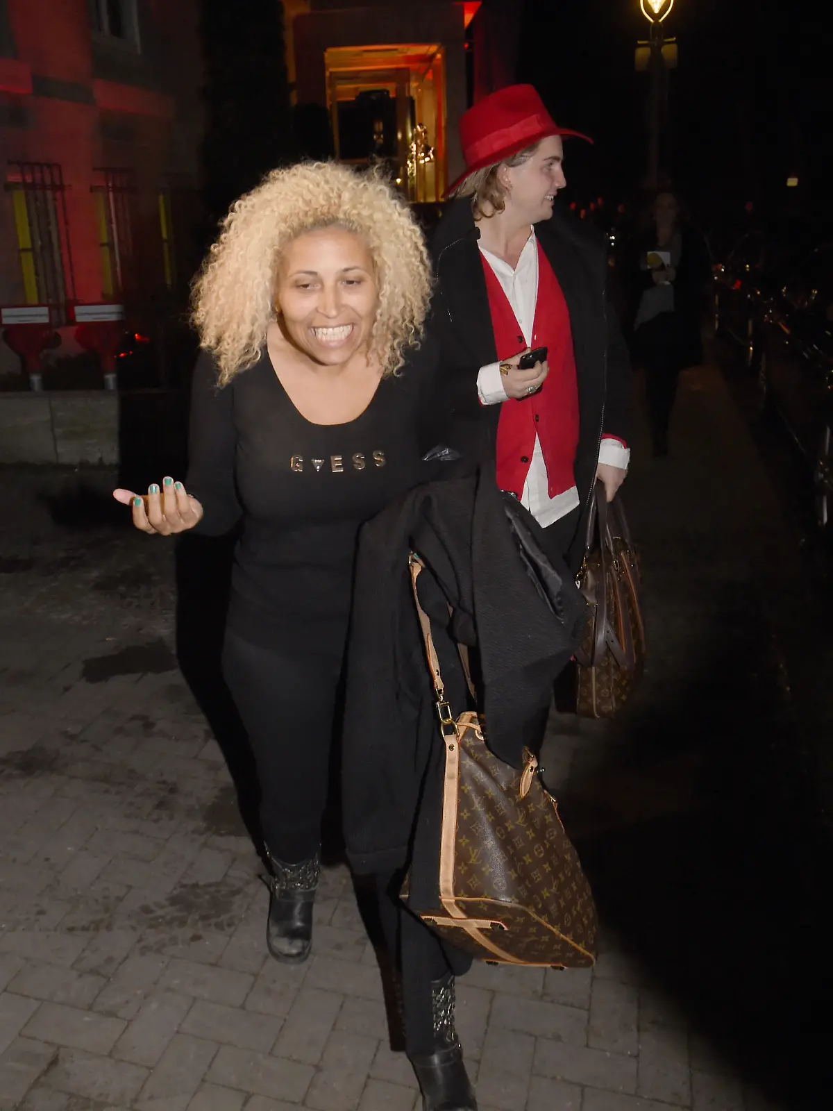 Die Reality-TV-Darstellerin Patricia Blanco posiert mit Justus Toussis am 05.02.2015 in Berlin in der Nähe der UFA Opening Gala im Hotel "Das Stue" im Rahmen der 65. Internationalen Filmfestspiele. Die Berlinale findet vom 05. - 15.02.2015 statt. Foto: Felix Hörhager/dpa