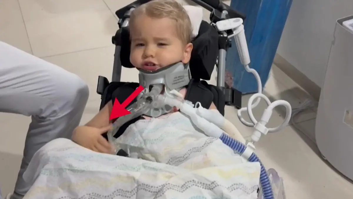 Kleiner Olli (2) kann seine Hand bewegen - Ärzte sagten, er sei auf ewig gelähmt! Wollt ihr ein Wunder sehen?