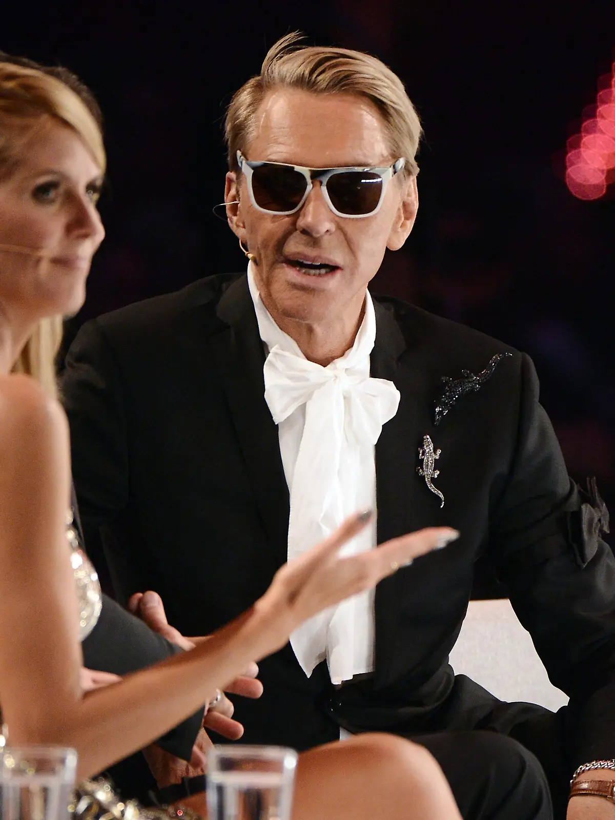 Die Juroren Heidi Klum (l) und Wolfgang Joop (r) sitzen am 08.05.2014 in Köln (Nordrhein-Westfalen) beim Finale der Fernsehshow "Germany's next Topmodel" (GNTM) auf der Bühne. Foto: Henning Kaiser/dpa