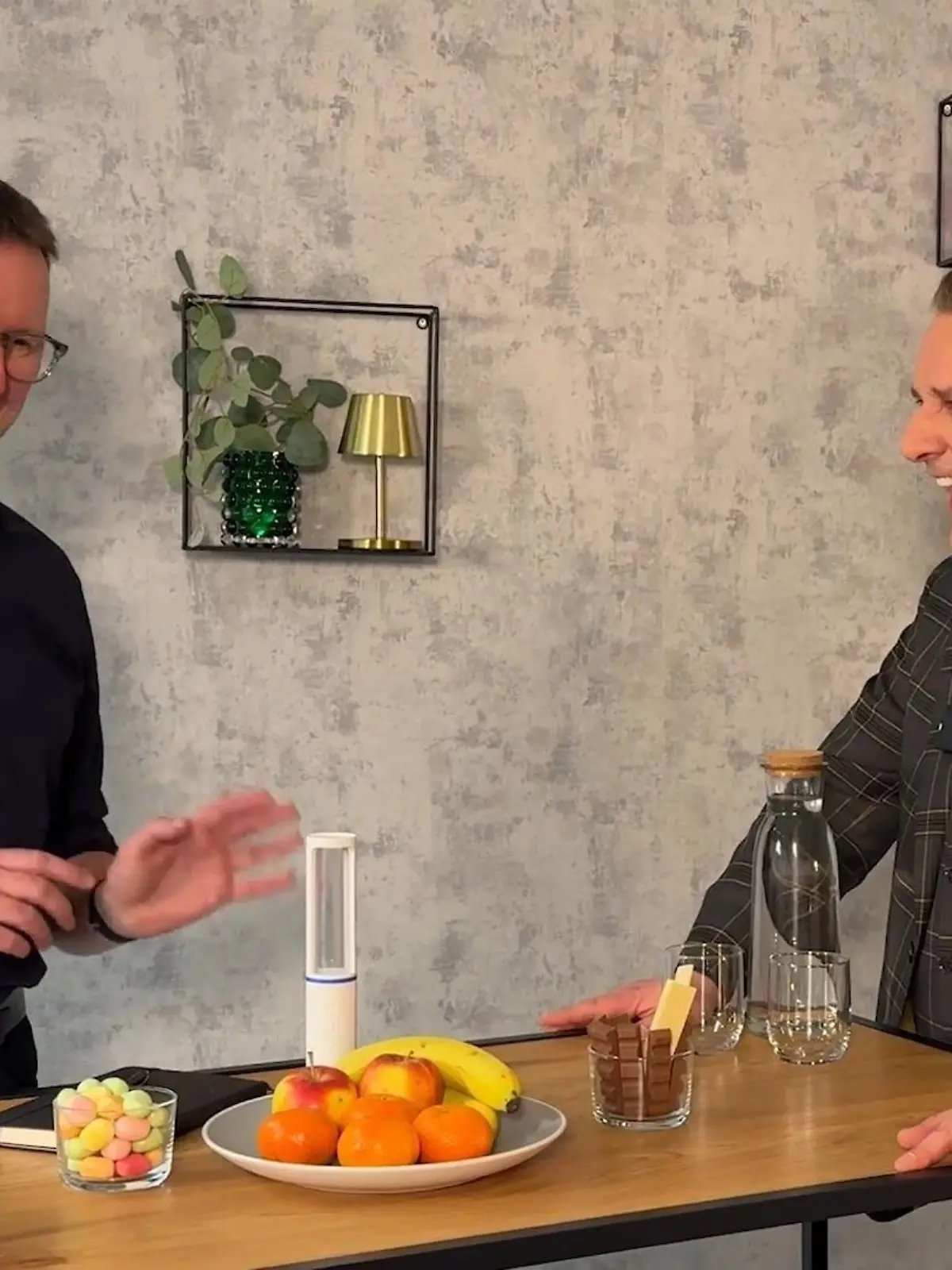 Bild zu: "Ralf Dümmel freut sich über den Deal mit Capsello"