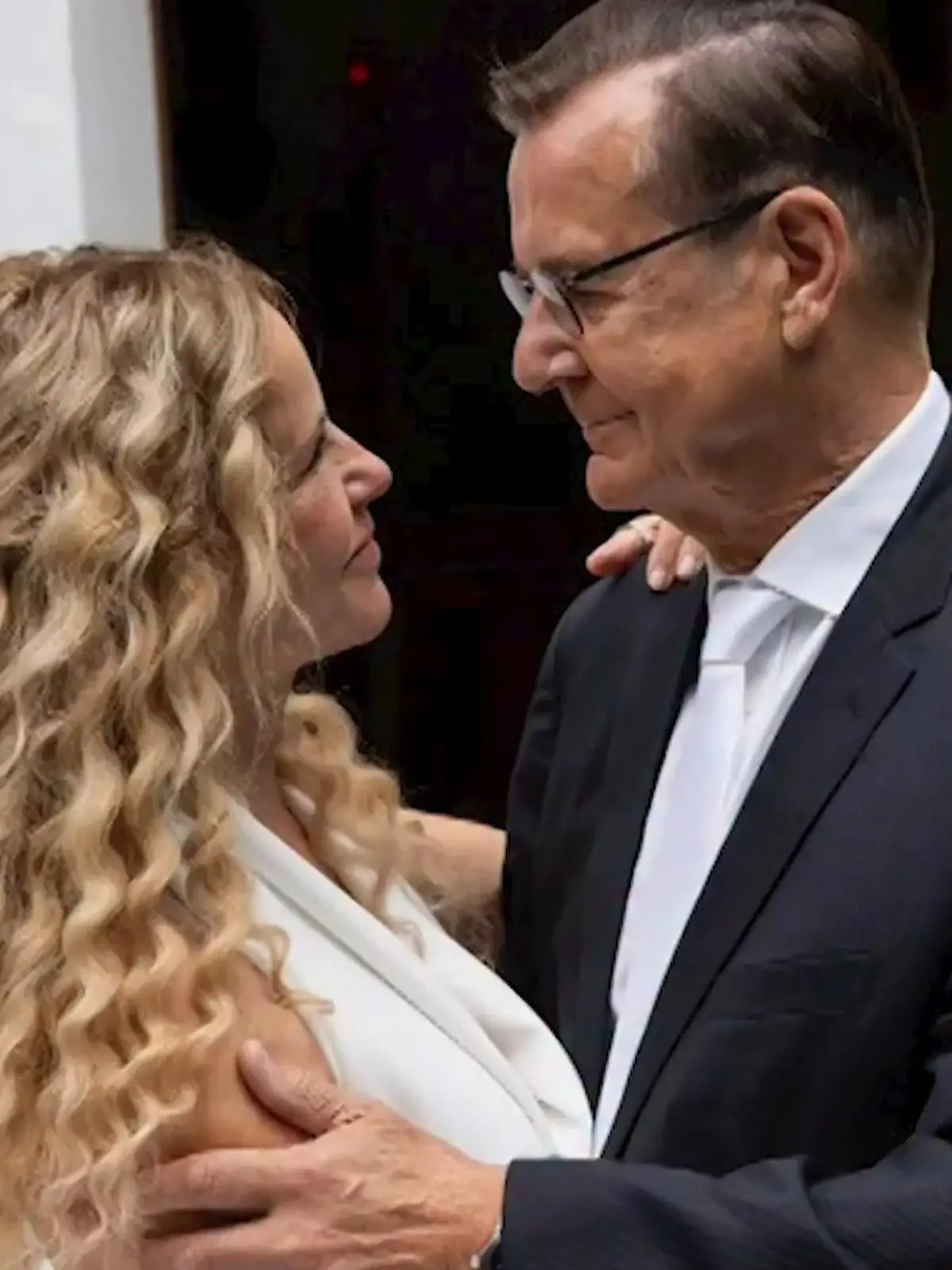Bild zu: "Katja Burkard sagt nach 28 Jahren wilder Ehe JA"