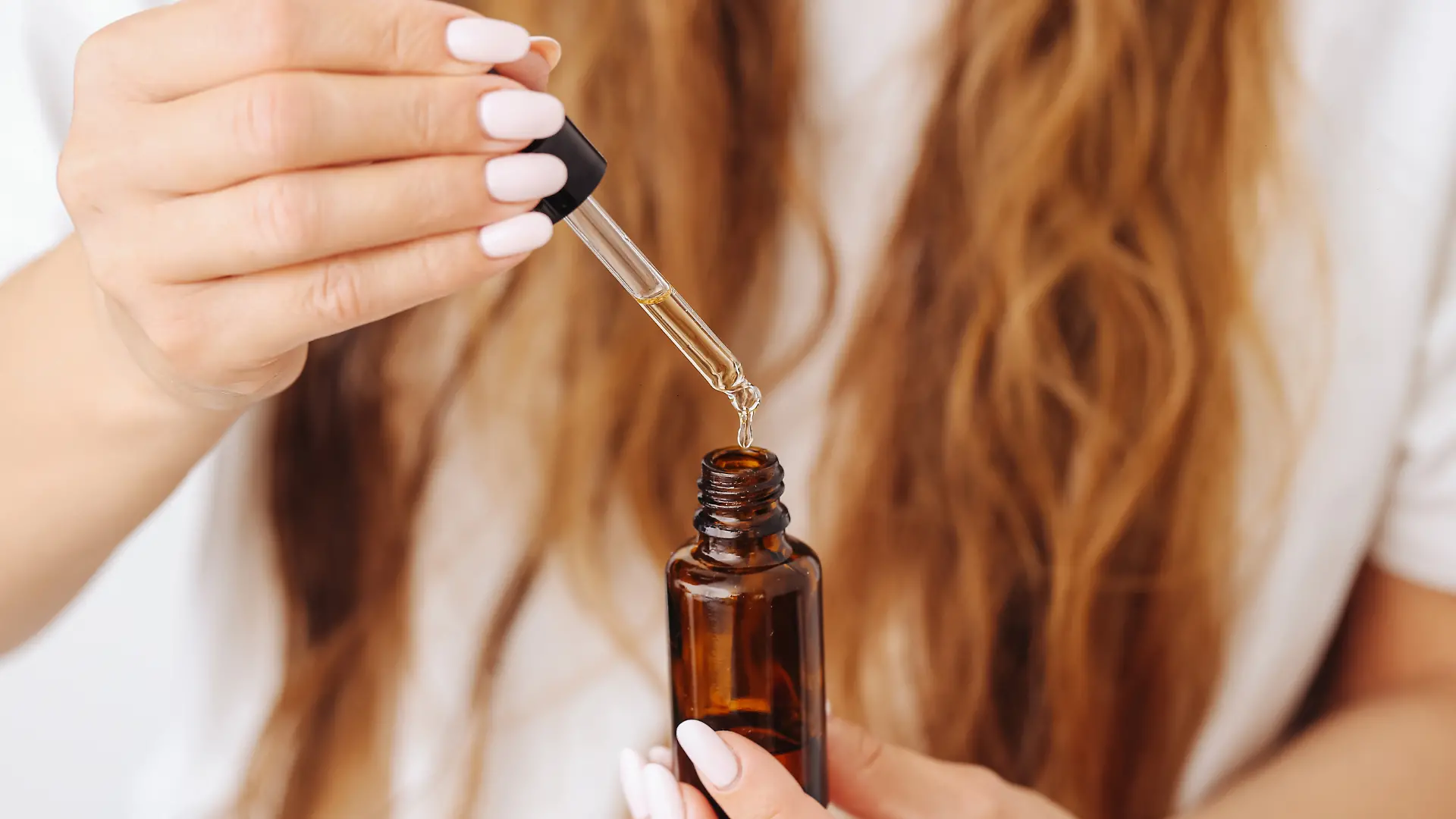 Bräunungstropfen sind ein beliebtes Beautyprodukt - sie bergen aber Gefahren.