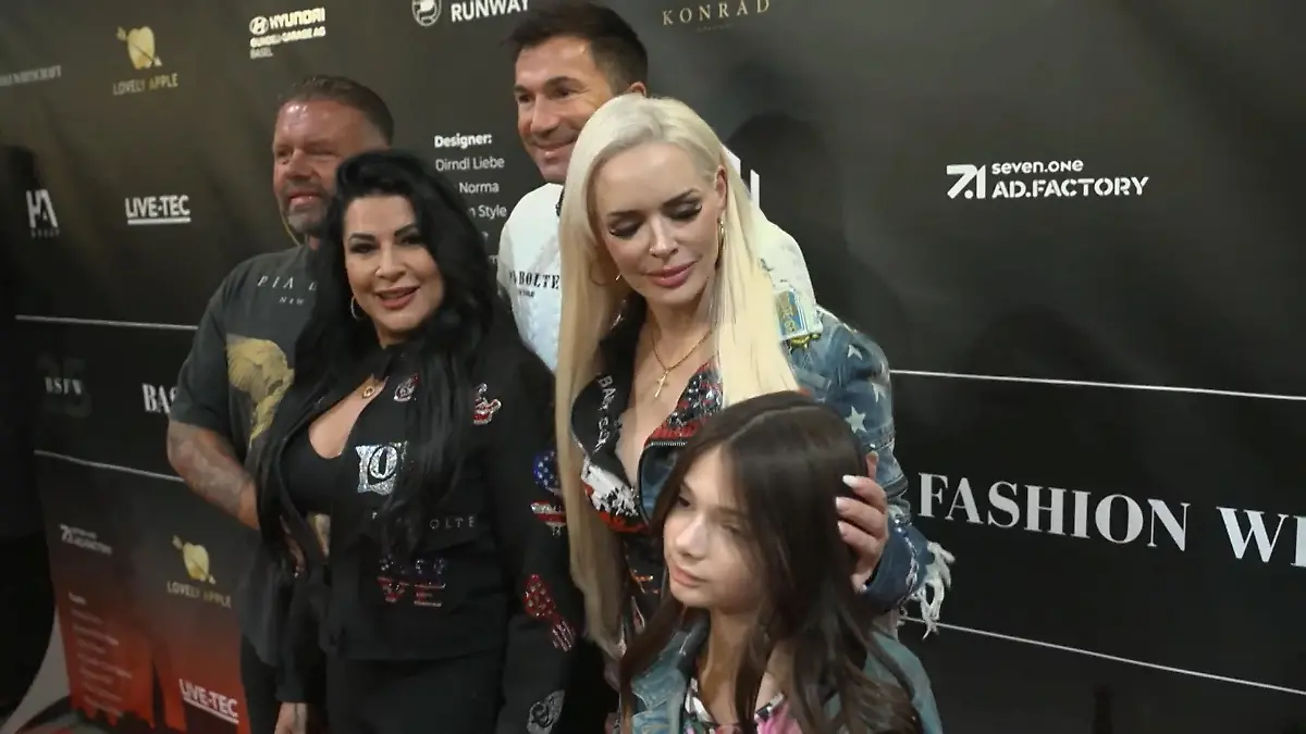 Sophia Cordalis mit Mama Daniela, Papa Lucas, Oma Iris und Stefan Braun (v.r.n.l.)