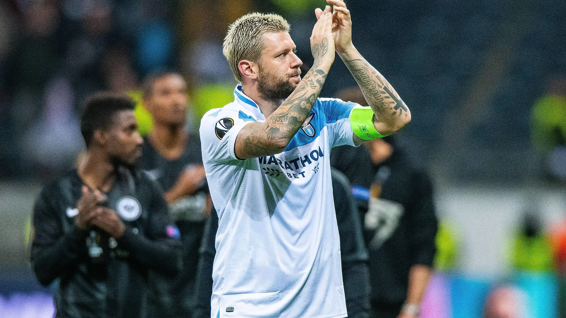 04.10.2018, xfux, Fussball UEFA Europa League, Eintracht Frankfurt - Lazio Rom, emspor, v.l. Marco Russ (Eintracht Frankfurt) jubeln / jubelt nach Spielende. Frankfurt am Main *** 04 10 2018 xfux Football UEFA Europa League Eintracht Frankfurt Lazio Rome emporer Marco Russ Eintracht Frankfurt celebrate cheering after Frankfurt am Main