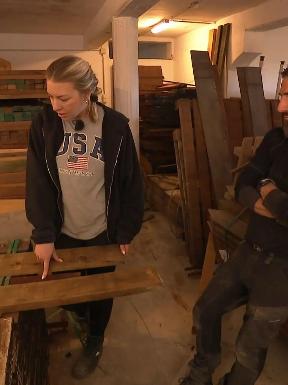 Bild zu: "Gunnar und Sarah besorgen Holz"