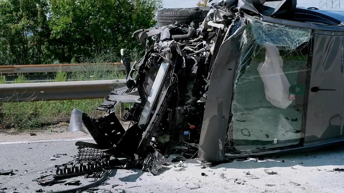 Mann (65) rast durch Rettungsgasse – Massencrash mit Schwerverletzten! Schwerer Unfall auf A61