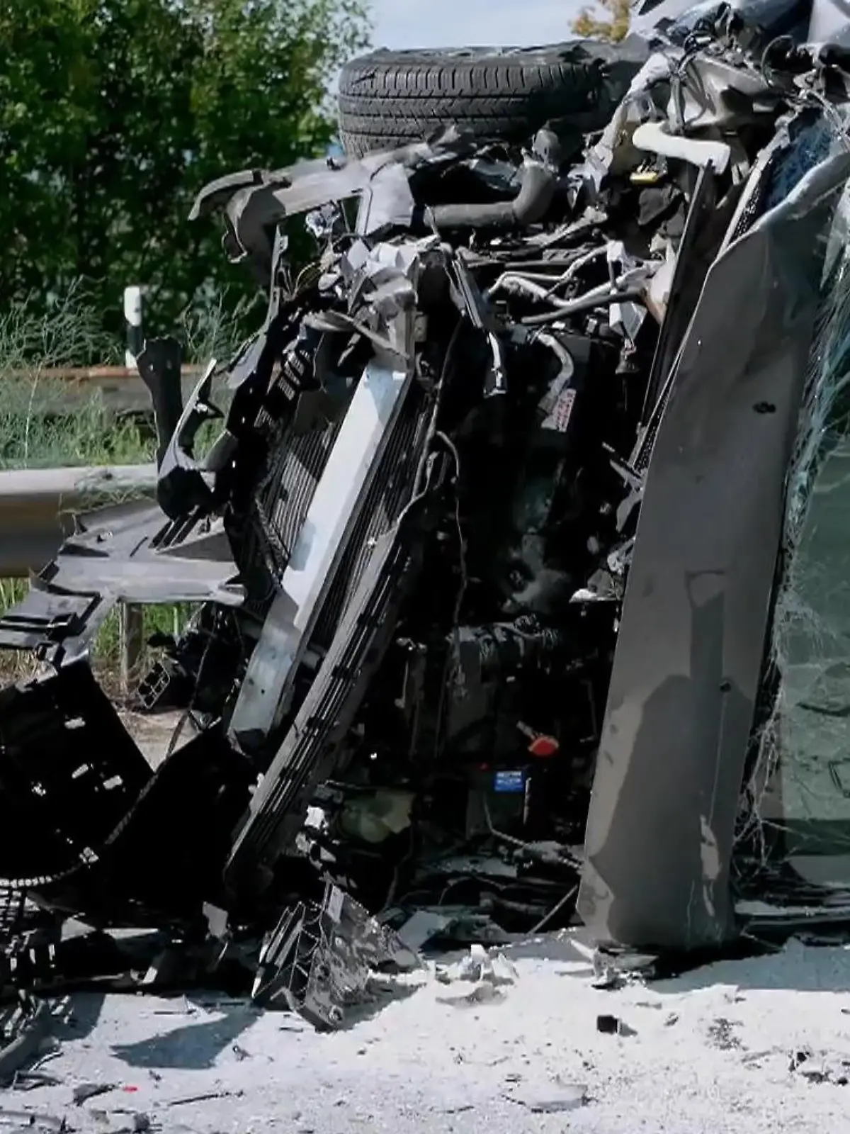 Bild zu: "Mann (65) rast durch Rettungsgasse – Massencrash mit Schwerverletzten!"