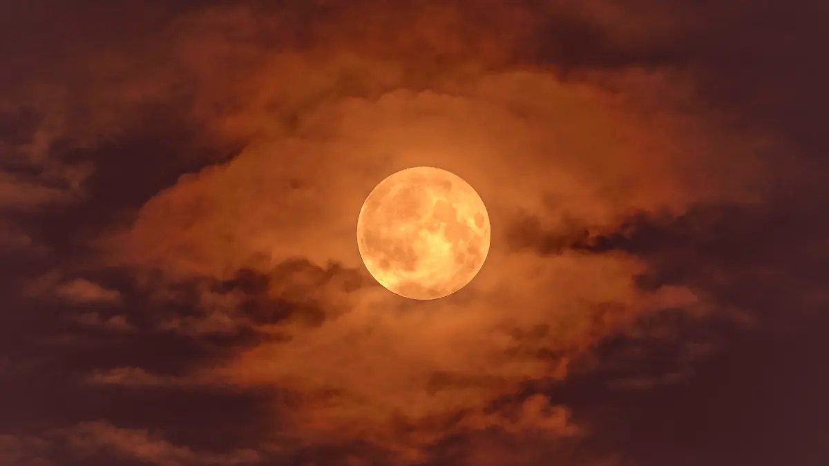 In der Nacht vom 7. auf den 8. September geht der Vollmond mit einer totalen Mondfinsternis einher, die ihn blutrot färbt. (Archivbild)
