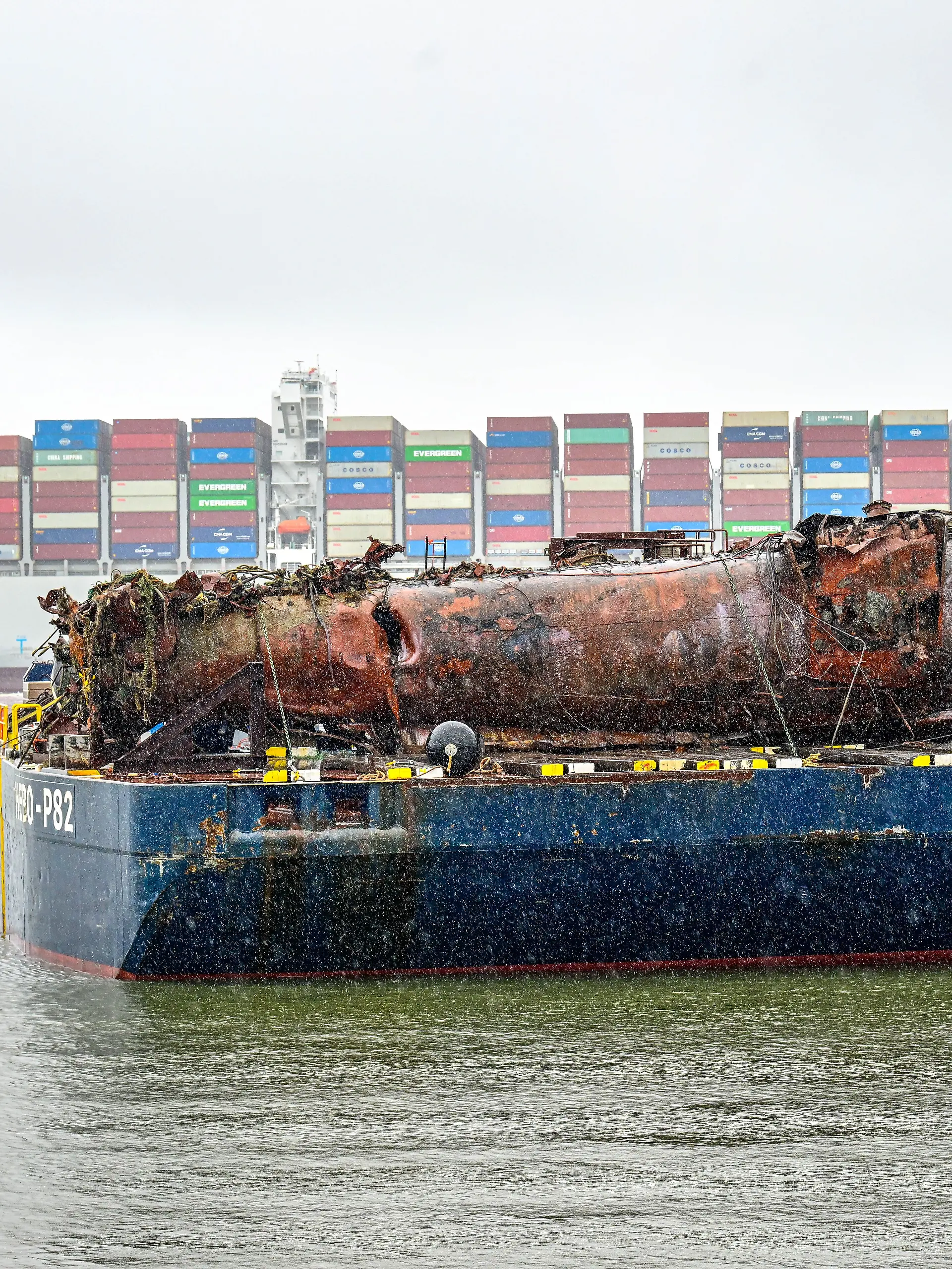 Ein mehr als 100 Jahre altes deutsches U-Boot-Wrack wird geborgen. Es handelt sich um das U-Boot U16 der Kaiserlichen Marine, welches 1919 nördlich der zu Hamburg gehörenden Insel Scharhörn gesunken ist. 