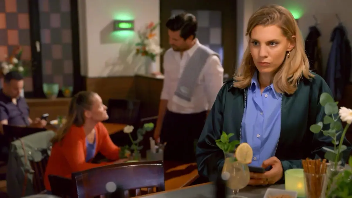 Stella erfährt etwas Überraschendes über David „Unter uns“-Folge vom 11.09.25 auf RTL+