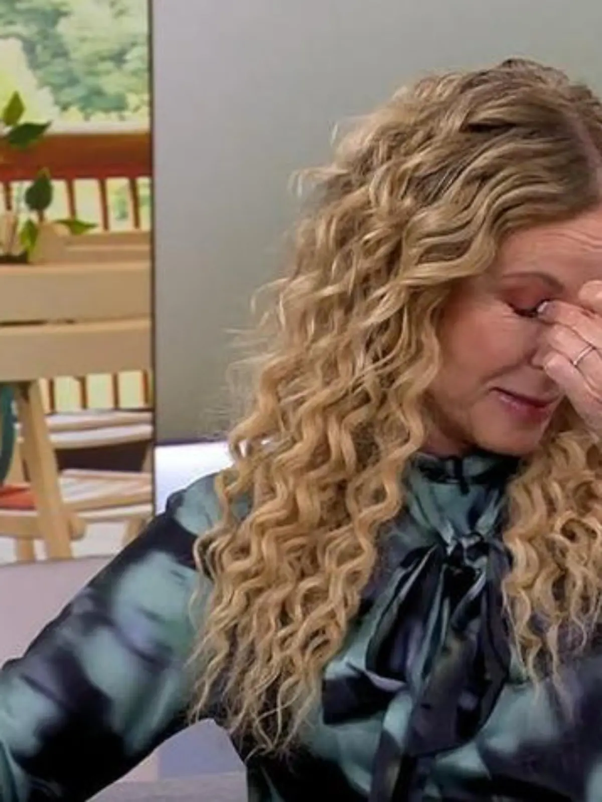 Bild zu: "Katja Burkard total emotional! Große Hochzeitsüberraschung live bei „Punkt 12""