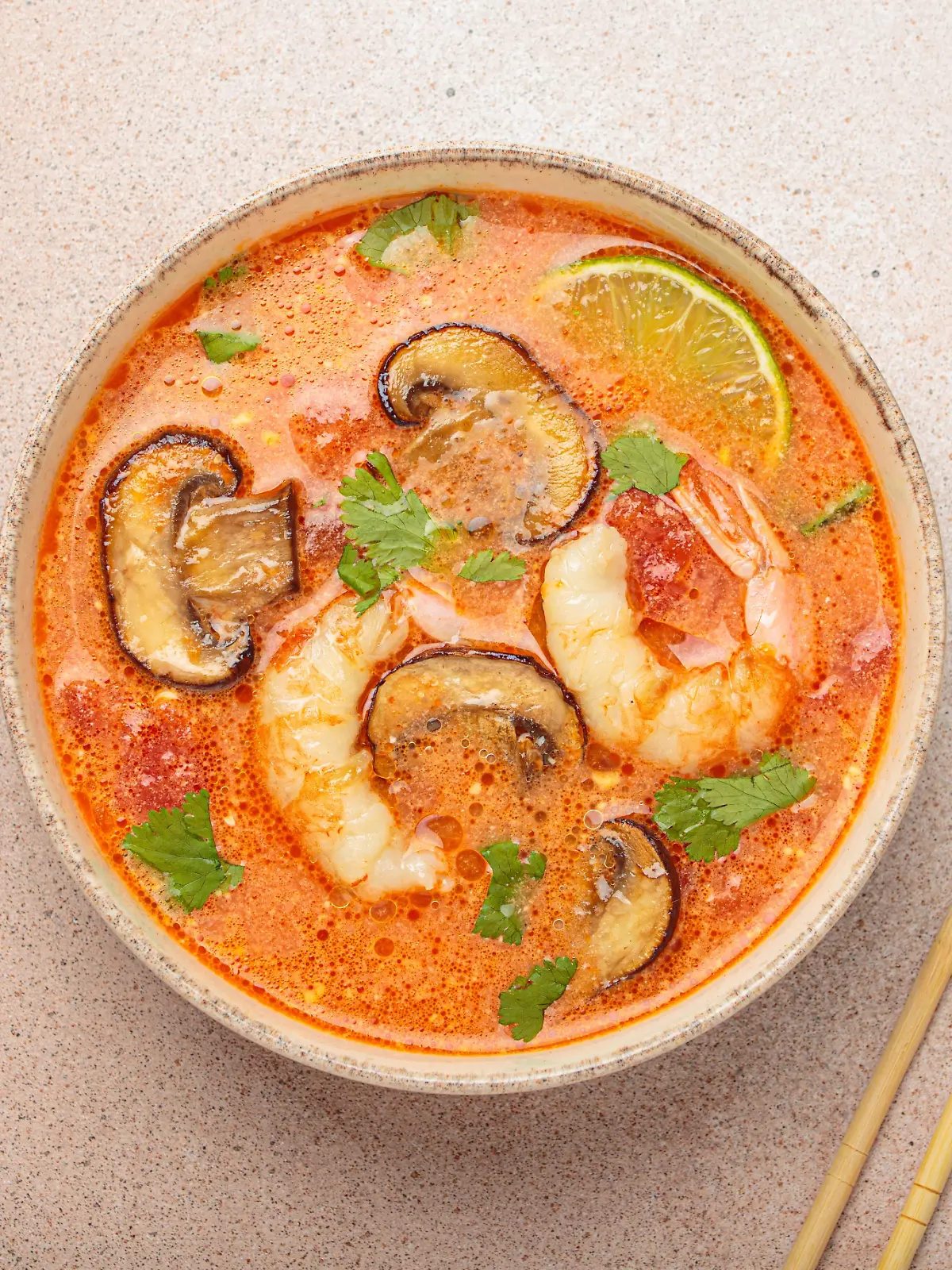 Vater und Tochter sterben, nachdem sie ein Curry mit tödlichen Pilzen essen. (Symbolbild)