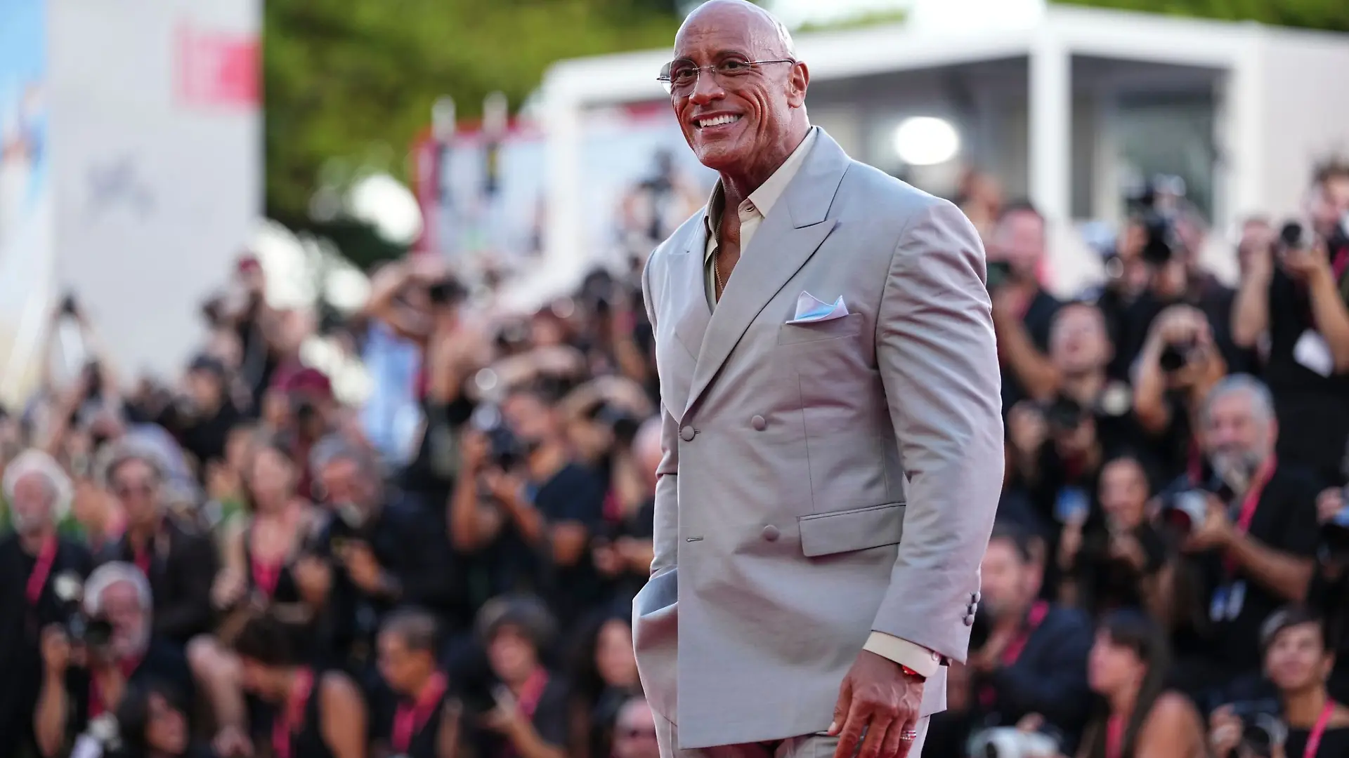 «The Rock» vor dem Festivalpalast.