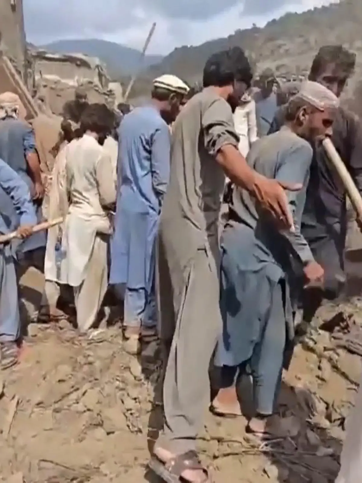 Bild zu: "Die meisten Erdbeben-Opfer in Afghanistan wohl Frauen und Kinder"
