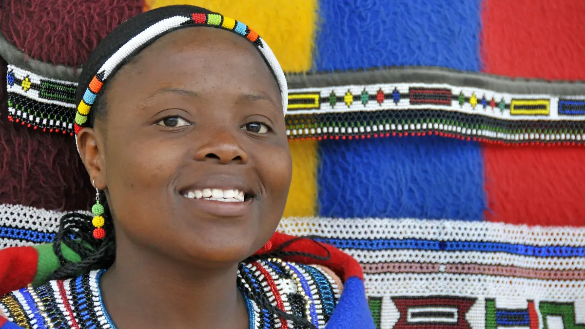junge Frau vom Volkstamm der Ndebele, Suedafrika | young woman from the Ethnic group of Ndebele, South Africa