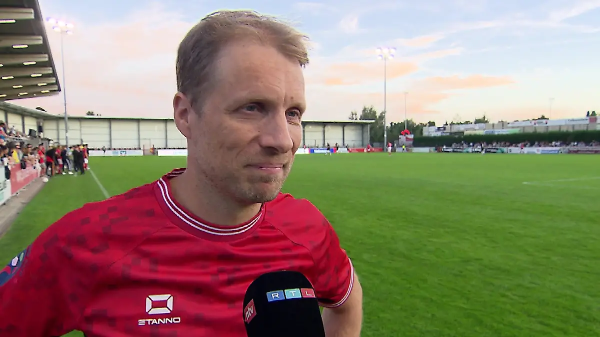 Oliver Pocher äußert sich am Rande des „Nummero Uno Cup” zu Amiras Liebesglück mit Christian Düren.