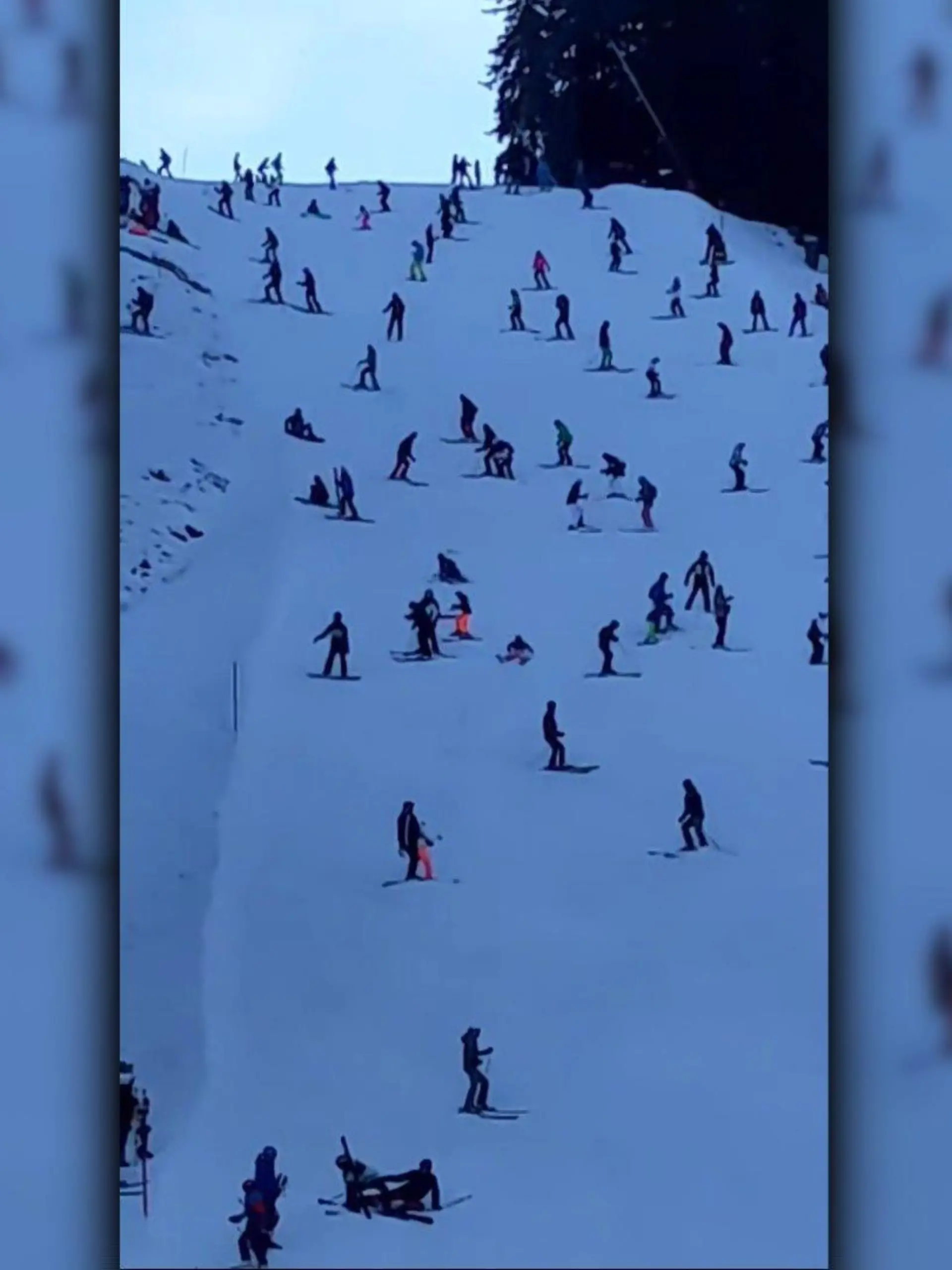 Ein TikTok-Video zeigt die proppenvolle Talabfahrt im Skigebiet in Ischgl.