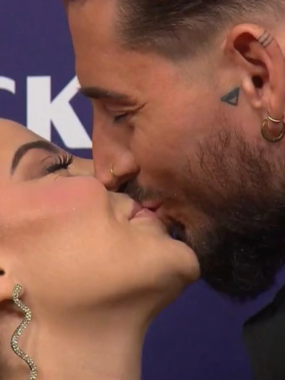 Bild zu: "Leyla und Mike Heiter auf Wolke sieben – überraschende Gratulation zur Hochzeit!"