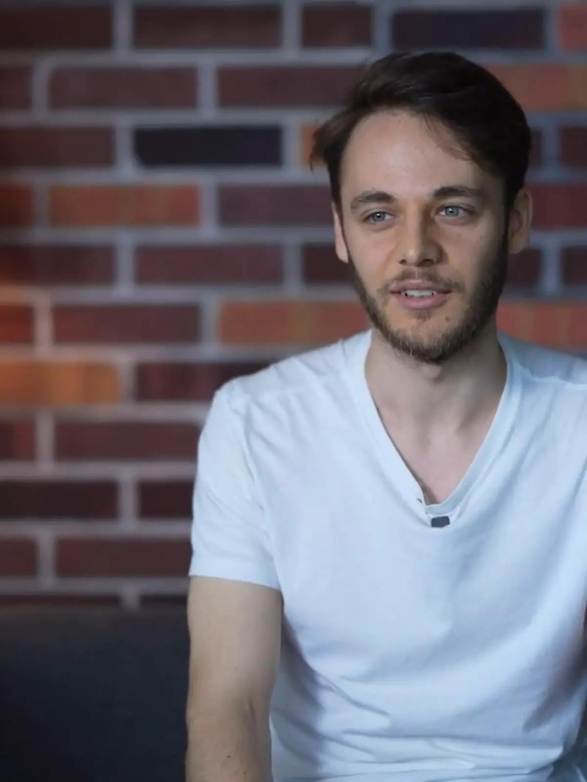 Bild zu: "Robin hat es im Kiez nicht so einfach"