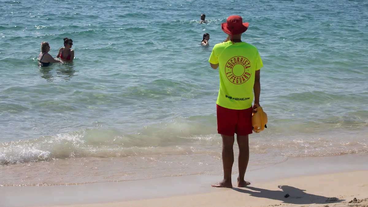Während der deutsche Urlauber im Meer ertrinkt, sind die Rettungsschwimmer in Can Picafort noch nicht im Einsatz. (Archivbild)