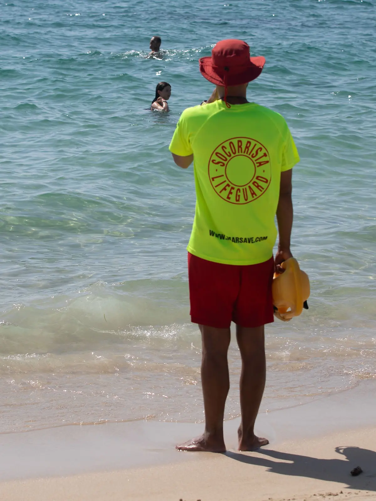 Während der deutsche Urlauber im Meer ertrinkt, sind die Rettungsschwimmer in Can Picafort noch nicht im Einsatz. (Archivbild)