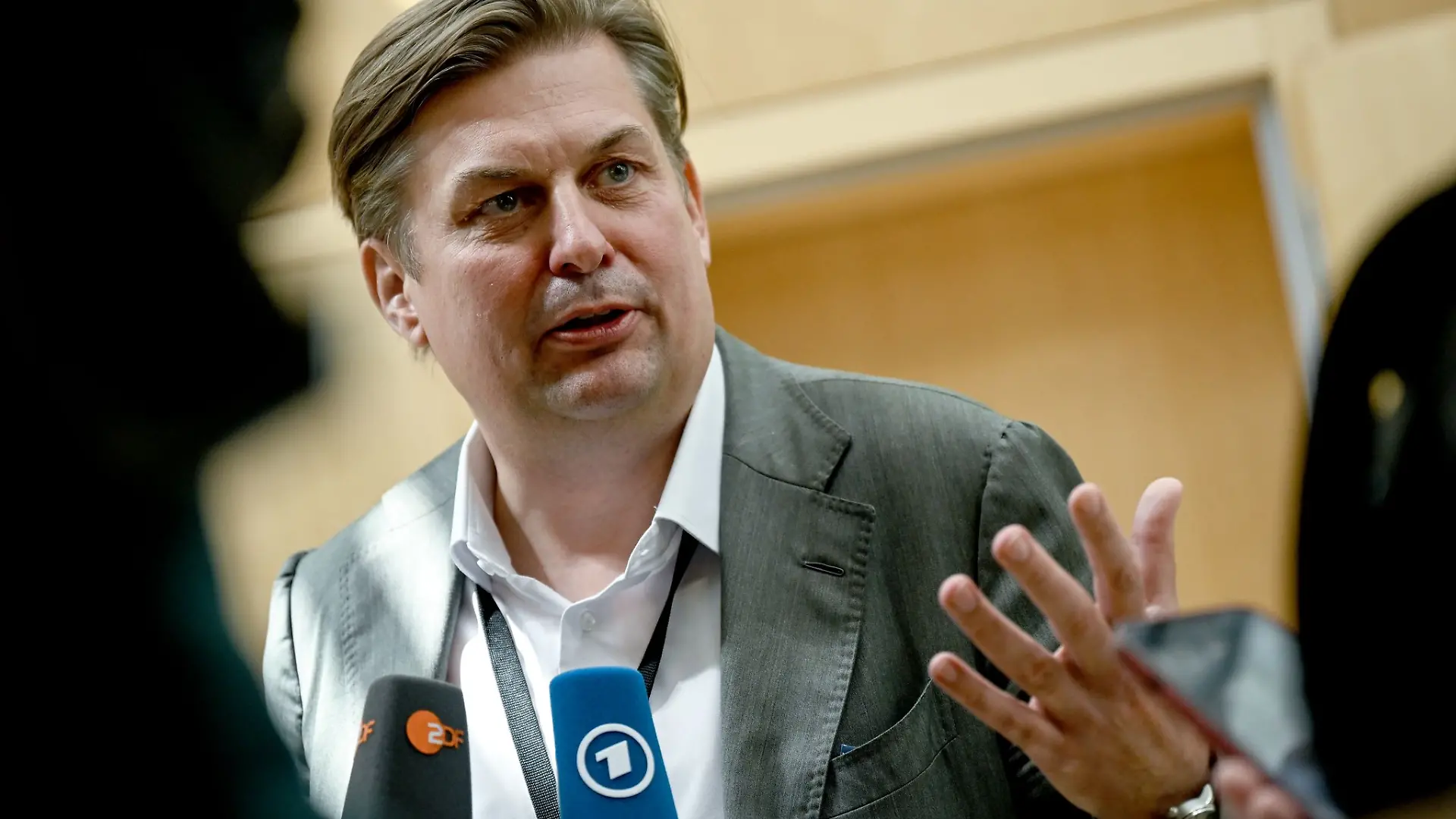 Maximilian Krah (AfD) ist als Zeuge vor das Oberlandesgericht Dresden geladen. (Archivbild)