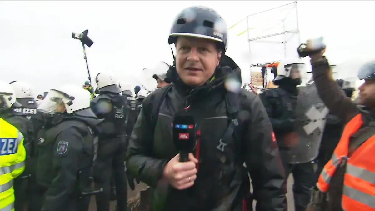 RTL-Reporter mittendrin: Lützerath-Räumung beginnt! Aufgeheizte Stimmung