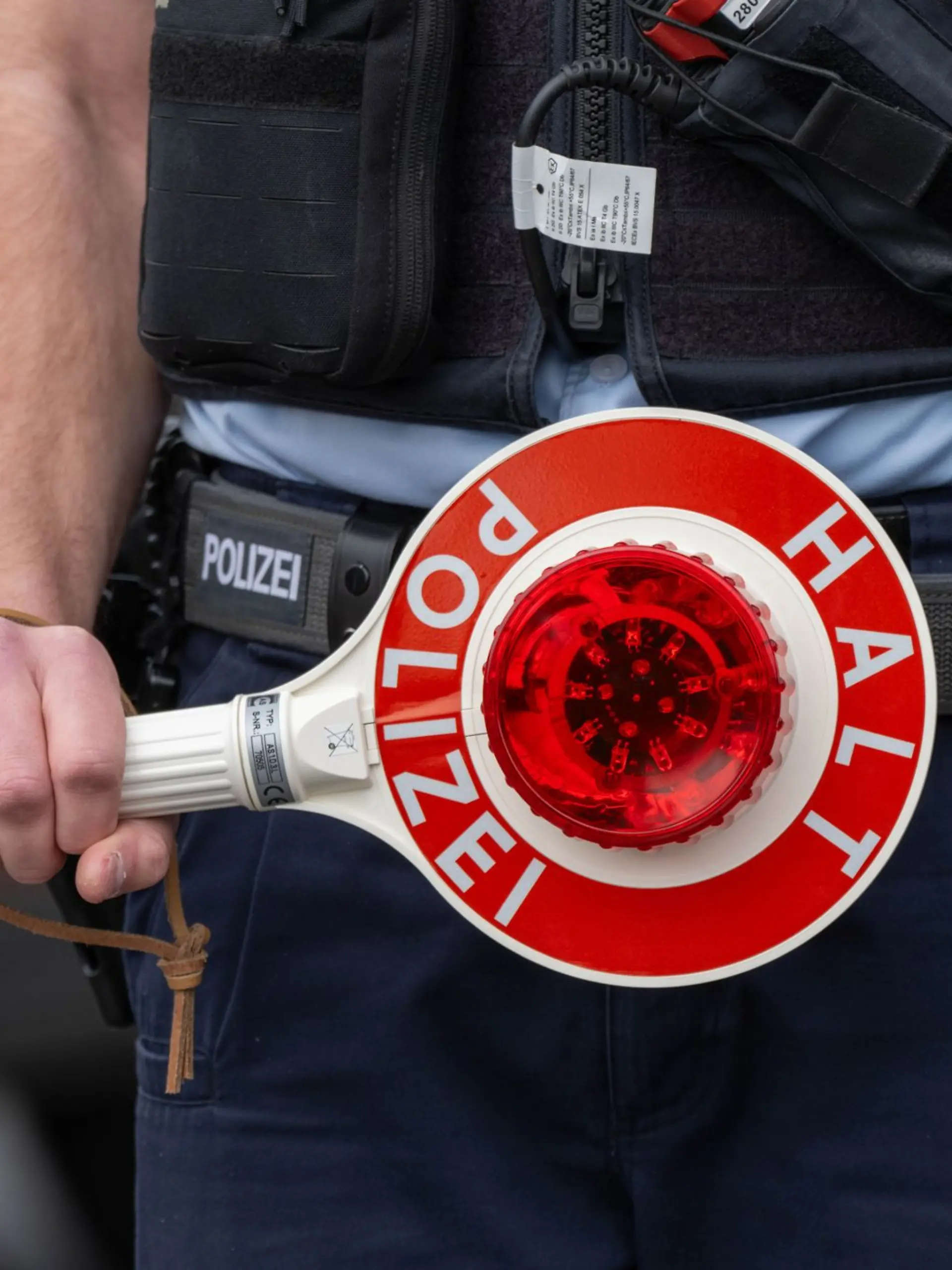 Bild zu: "Polizist wird angefahren und schießt – zwei Schwerverletzte"