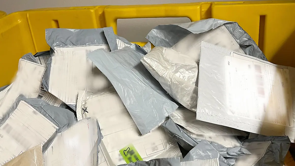 Beschlagnahmte Sendungen, in denen in vielen Fällen nicht bestelltes Saatgut verschickt wurde,