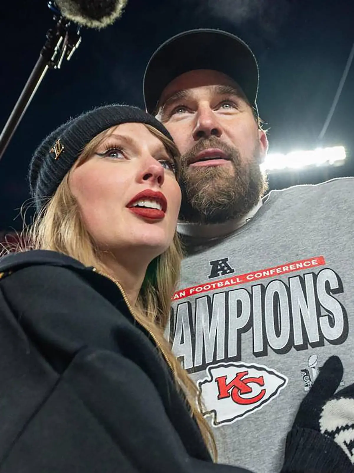 Bild zu: "Taylor Swift und Travis Kelce verraten Geheimnis ihrer Bilderbuch-Beziehung"