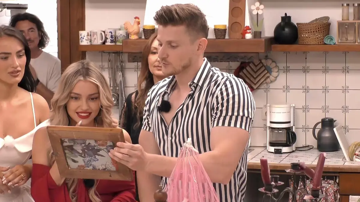 Paulina, Lina und Tommy lesen die neue Sommerhaus-Regel vor