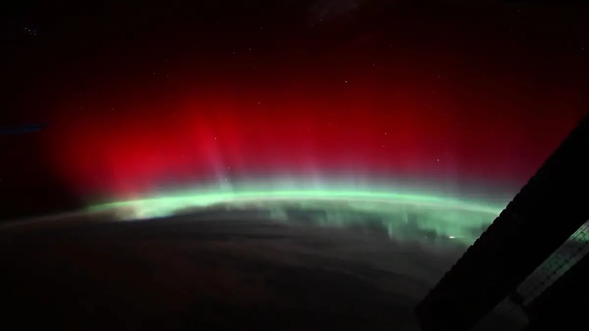 Seltenes Lichtspektakel über Deutschland – plötzlich ist der Himmel blutrot! Polarlichter dank Sonnensturm