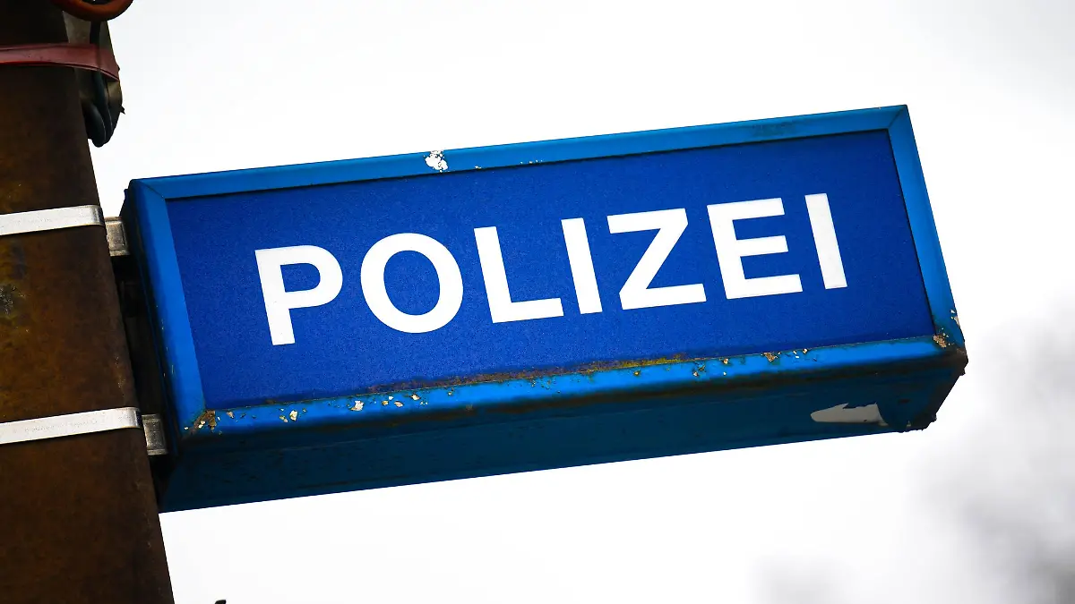 Einfaches Spiel für die Polizei: Der Tatverdächtige war am Ort des Verbrechens aufzufinden. (Symbolbild)