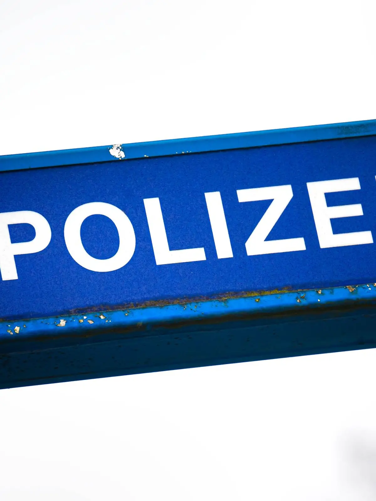 Bild zu: "Dienststellen und Wohnungen von Polizisten durchsucht"