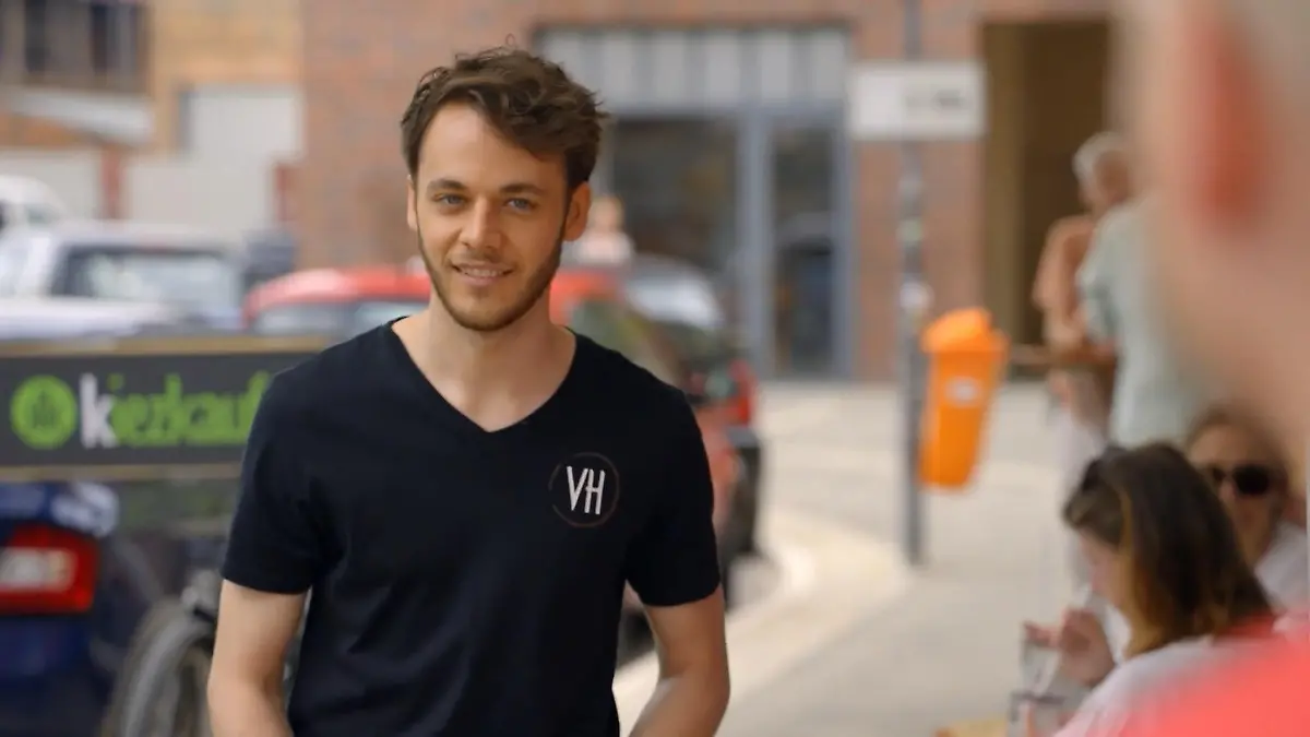 Moritz hat sich wieder verknallt GZSZ-Folge 8355 vom 11. September 2025 im TV