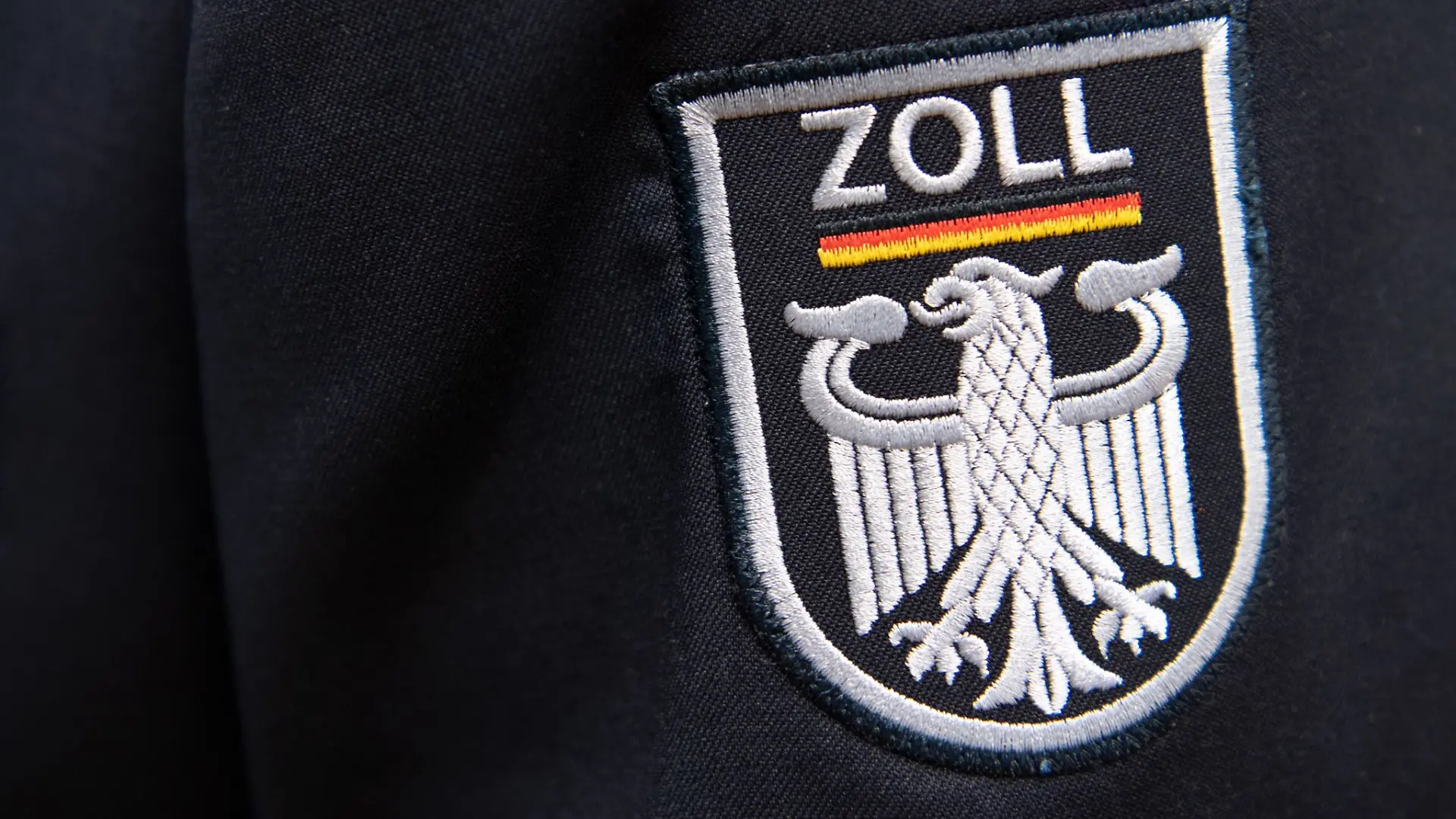 Einsatzkräfte des Zolls nahmen den 65-Jährigen am Dienstag fest. (Symbolbild)