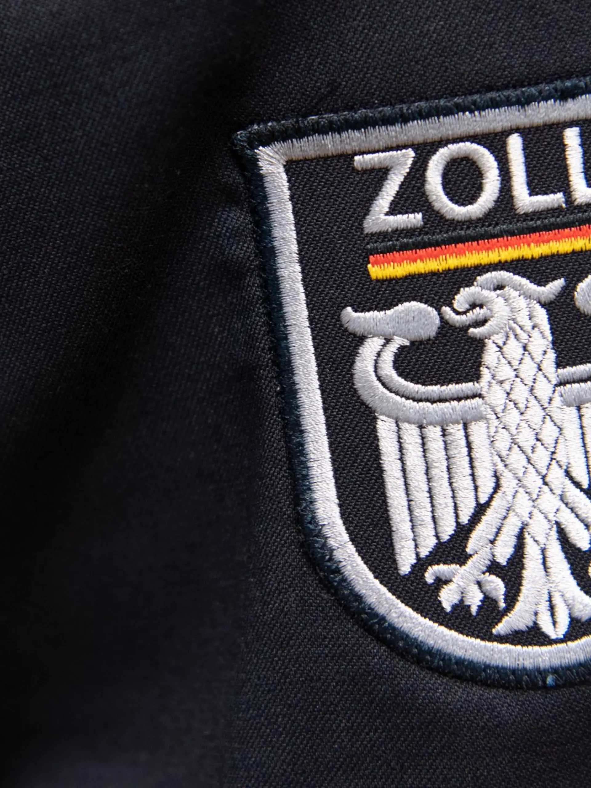 Bild zu: "Zollmitarbeiter (27) stürzt bei Schwarzarbeitskontrolle ab und stirbt "