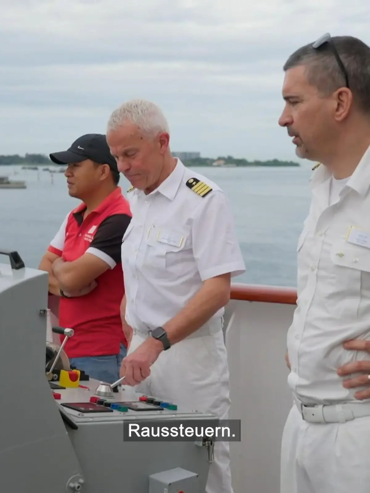 Bild zu: "Das Kreuzfahrtschiff steuert Kota Kinabalu an"