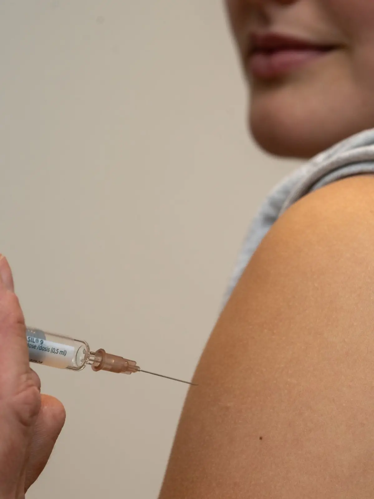 Bild zu: "Krebs durch Impfung? Das steckt hinter der Falschmeldung"