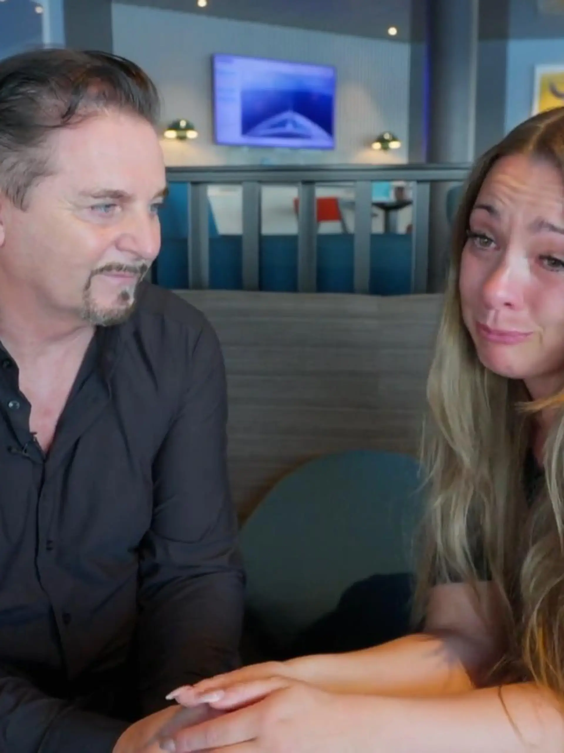 Bild zu: "Susann nimmt Abschied von ihrem Vater"