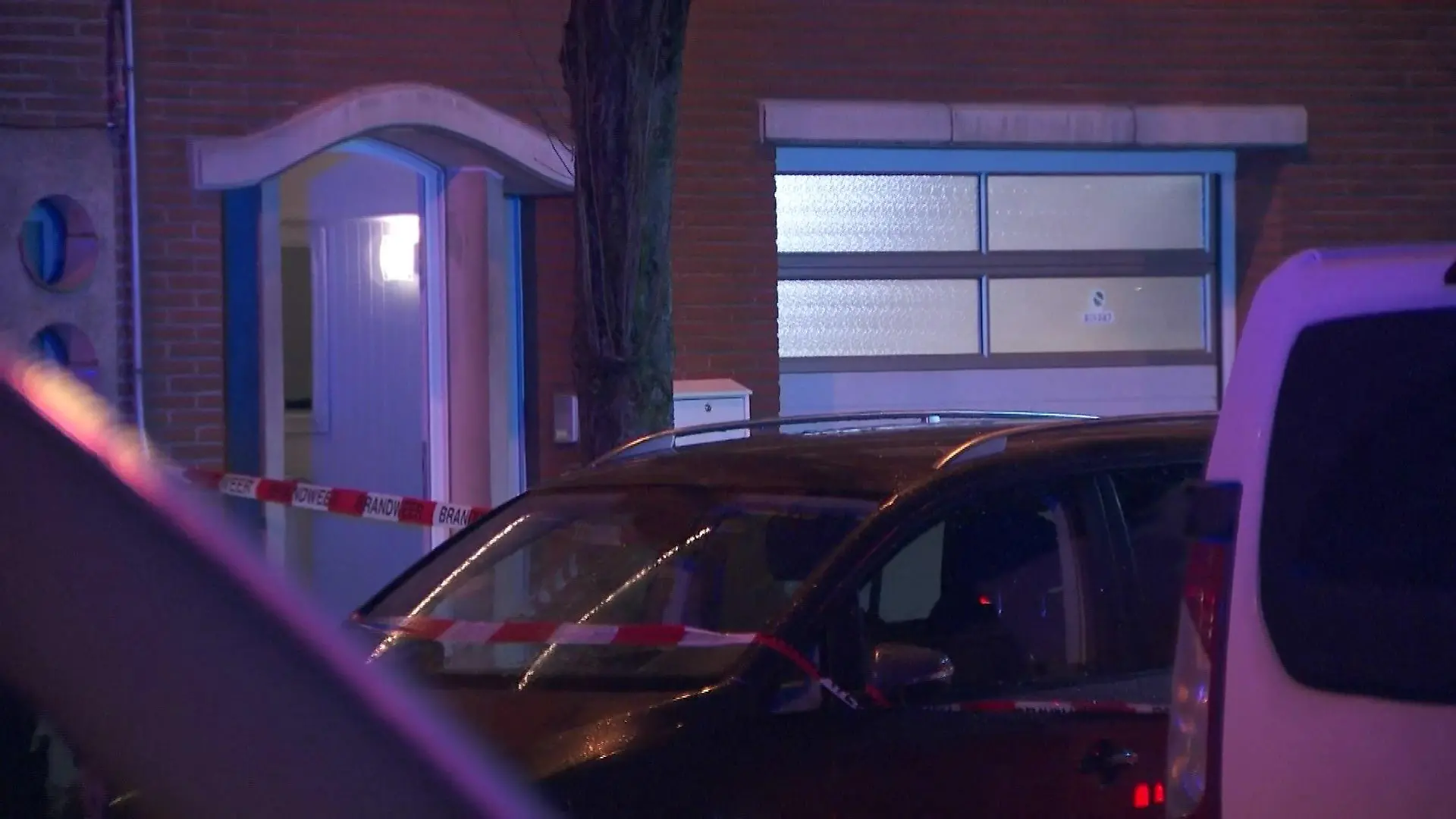 Auch heute Morgen steht die Polizei noch vor der Tür des Hauses in Merksem. Experten befürchten eine weitere Eskalation der Drogengewalt.